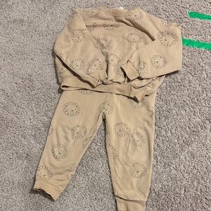 Quincy Mae relaxed sets